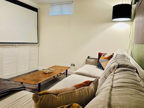 Smart TV, books - Charming 1-bedroom Garden Unit with Hot Tub! (Denver)