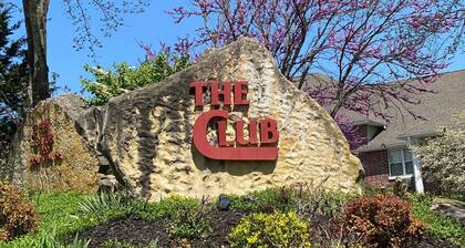 Central Branson Condo | King Suite + Coffee Bar | Close to Strip & Shows