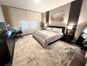 4 Schlafzimmer, Schreibtisch, Bügeleisen/Bügelbrett, Reisekinderbett