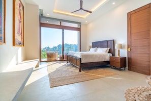 5 habitaciones, tabla de planchar con plancha y cuna de viaje