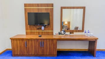 Desk, free WiFi
