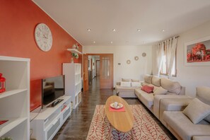 Televisión y chimenea 