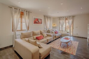 TV, fireplace - Country House 'Los Alisos' with Private Pool, Private Terrace and Wi-Fi (Coca)