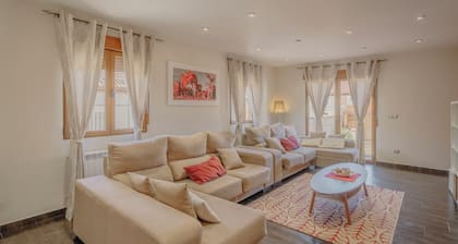 Casa rural 'Los Alisos' con piscina privada, terraza privada y Wi-Fi