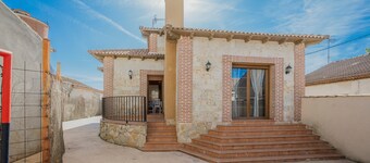 Country House 'Los Alisos' with Private Pool, Private Terrace and Wi-Fi