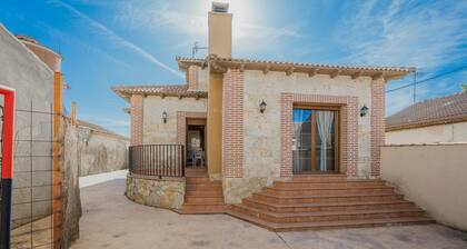 Country House 'Los Alisos' with Private Pool, Private Terrace and Wi-Fi