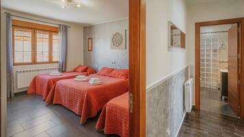 4 bedrooms, iron/ironing board, free WiFi, bed sheets