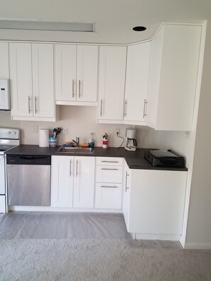 Private kitchen -  2-bedroom apartment with WiFi, AC in amazing Bethesda (Bethesda)