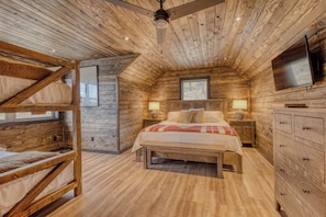 4 Schlafzimmer, Schreibtisch, Bügeleisen/Bügelbrett, Reisekinderbett