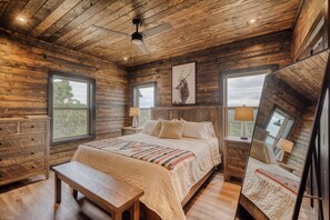 4 chambres, bureau, fer et planche à repasser, lit parapluie