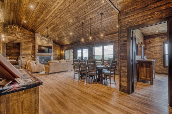 Smart-TV, Kamin, Videospiele