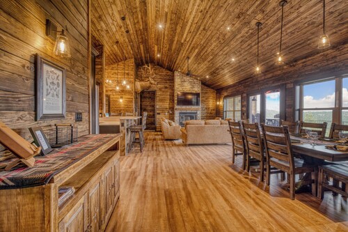 Get away and relax at Elk Ridge, a modern lodge in the mountains of Ruidoso.
