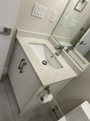 Shower, hair dryer, towels, soap - Spacious One Bedroom Suite Right in Downtown Maple Ridge! (Maple Ridge)