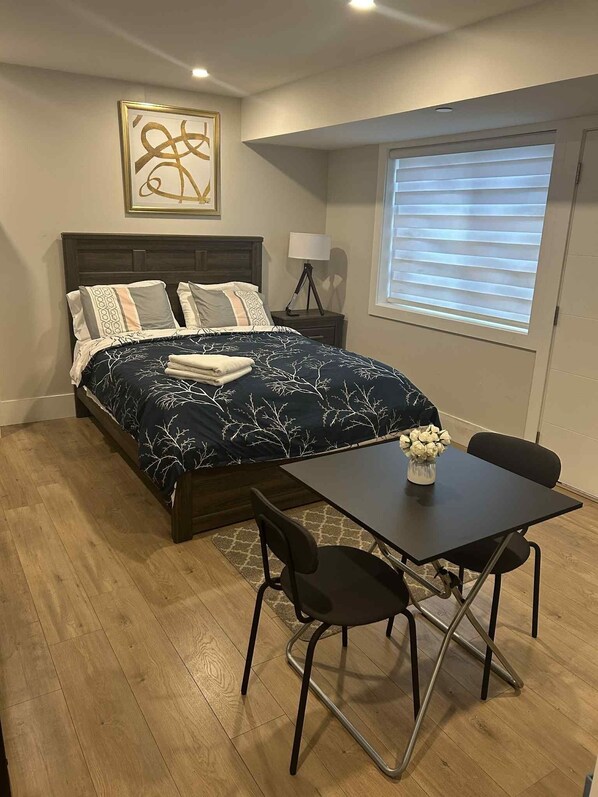 1 bedroom, iron/ironing board, free WiFi, bed sheets - Spacious One Bedroom Suite Right in Downtown Maple Ridge! (Maple Ridge)