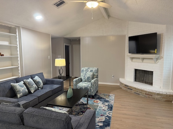 Smart TV, fireplace