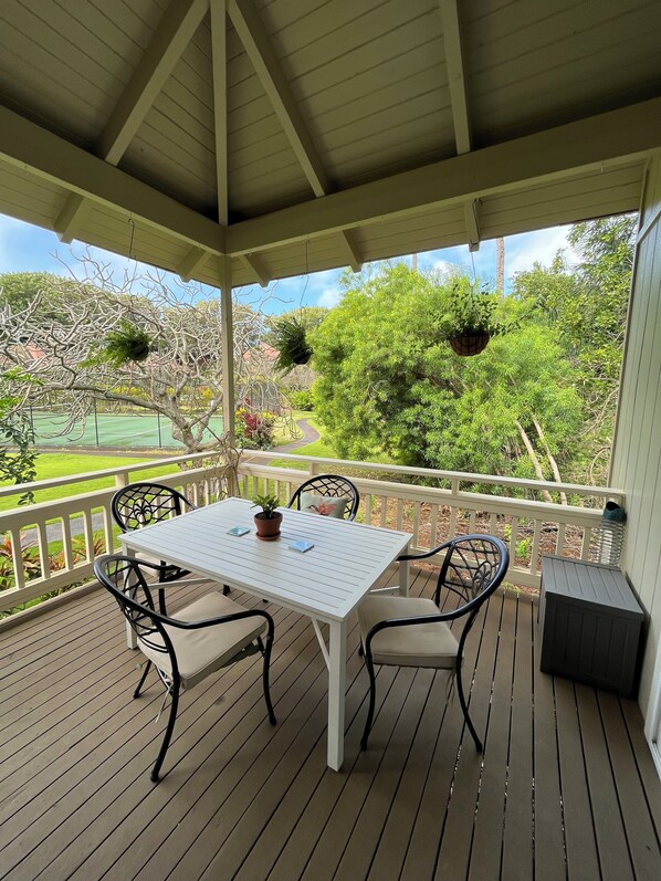 Outdoor dining - Kauai Birdsong at Poipu Crater! Spacious and private 2/2 minutes from the beach. (Koloa)