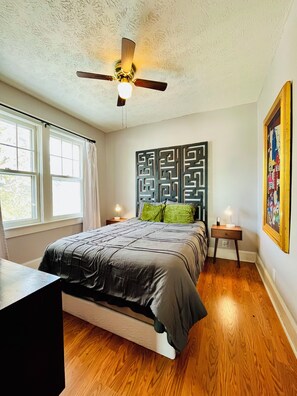 2 soverom, strykejern/-brett, reiseseng for barn og wi-fi