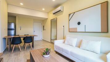 Apartment, Balcony, City View | Living area