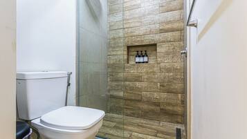 Apartment, Balcony, City View | Bathroom