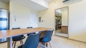 Apartment, Balcony, City View | Dining room