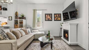 Smart TV, fireplace