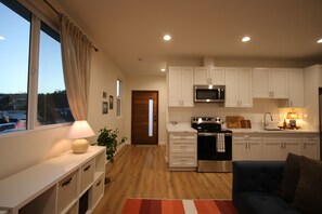 Fridge, microwave, oven, stovetop - Private San Pedro ADU—Brand-New, Furnished, Safe and Quiet Neighborhood Comfort (Los Angeles)