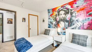 3 habitaciones, tabla de planchar con plancha, wifi y ropa de cama