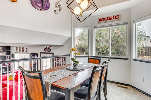 Music Themed 3-bedroom house with WiFi, AC and easy access to FT Carson
