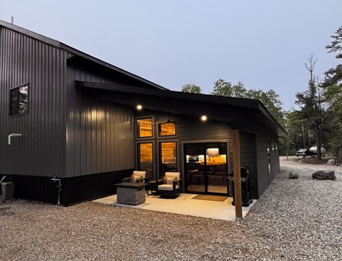 The Loony Uncle Wilderness Suite! 1/4 mile from Lake Vermilion Access.