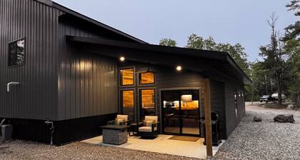 The Loony Uncle Wilderness Suite! 1/4 mile from Lake Vermilion Access.