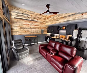 Smart TV, fireplace