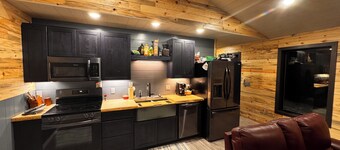 The Loony Uncle Wilderness Suite! 1/4 mile from Lake Vermilion Access.