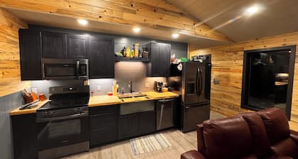 The Loony Uncle Wilderness Suite! 1/4 mile from Lake Vermilion Access.