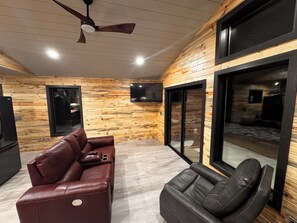 Smart TV, fireplace