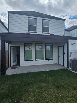 Exterior - Spacious 4-bedroom house in amazing Houston with WiFi, AC (Houston)