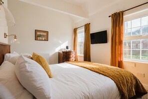 1 bedroom, desk, free WiFi, bed sheets