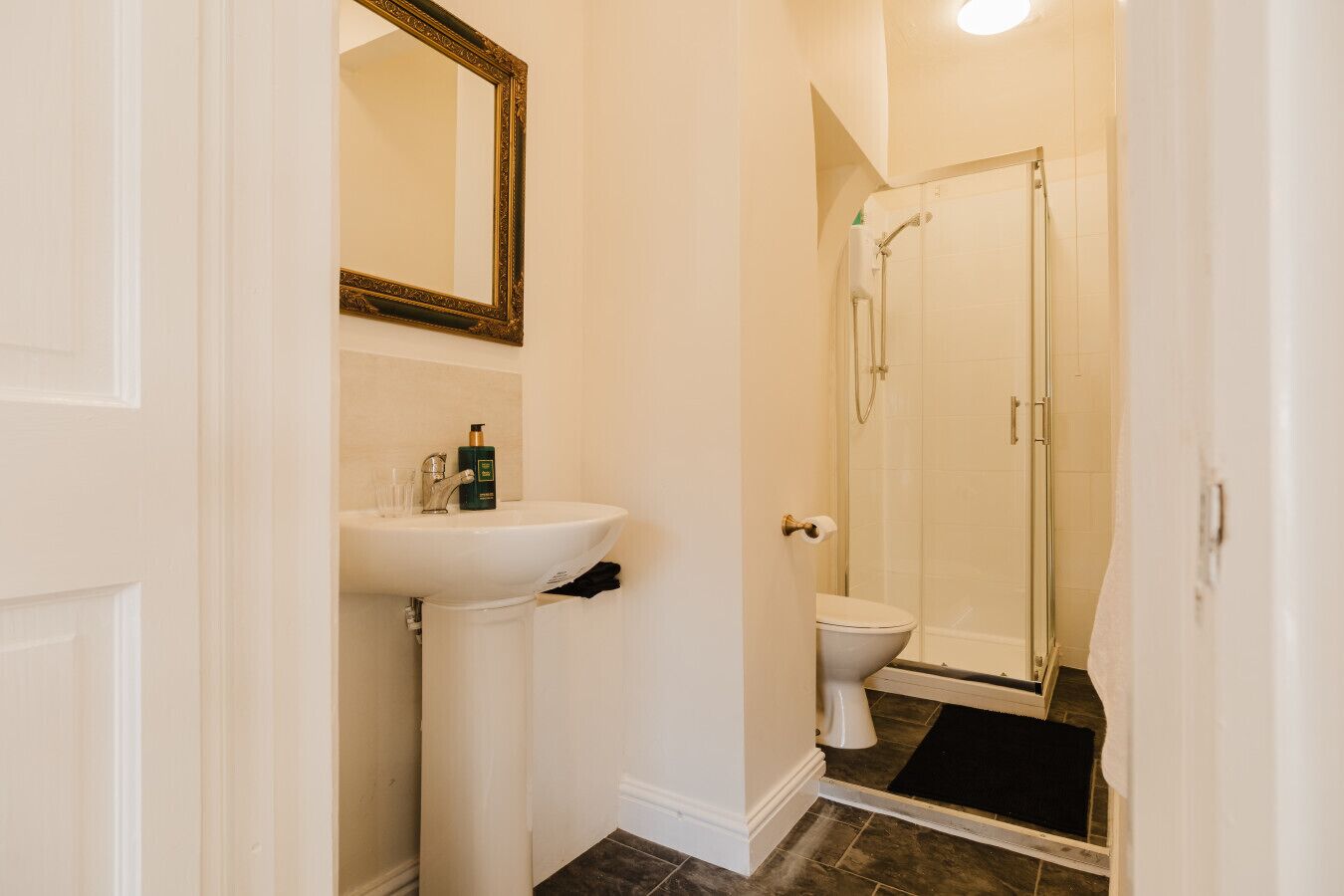 ヘアドライヤー、タオル