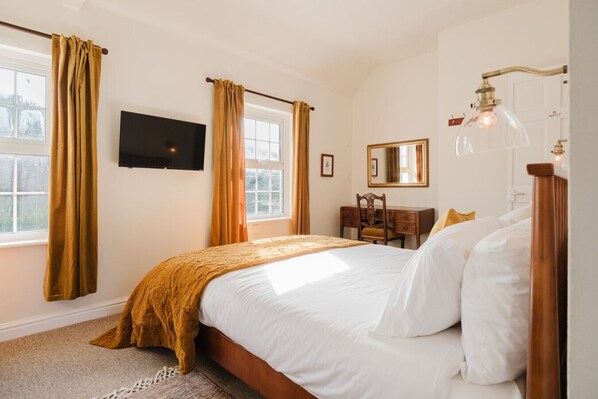 1 bedroom, desk, free WiFi, bed sheets