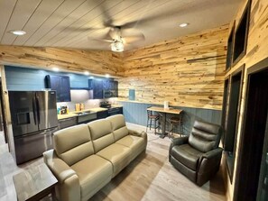 Smart TV - Mother In Law Wilderness Suite (Cook)