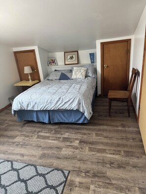 3 bedrooms, WiFi, bed sheets - Large Lakefront home with two dock spaces on Lake Webster (North Webster)