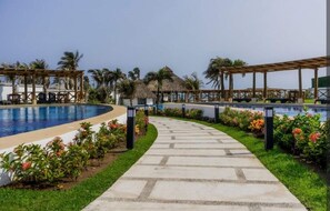 Outdoor pool - MAJUM Aries Apartment (Acapulco de Juárez)
