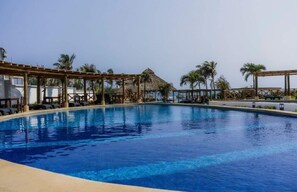 Outdoor pool - MAJUM Aries Apartment (Acapulco de Juárez)