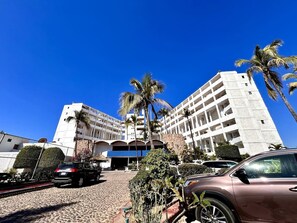 Exterior - Acogedor depa a pie de playa by GPS (Mazatlán)