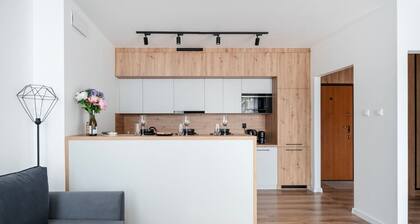 Rewolucji Apartment - 52m2, Parking, Balcony - by Rentujemy