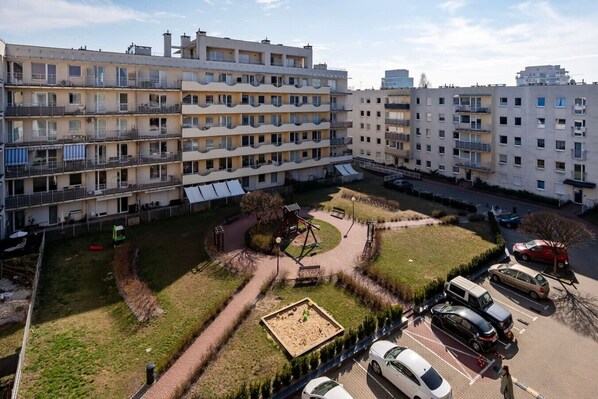 Exterior - Rewolucji Apartment - 52m2, Parking, Balcony - by Rentujemy (Lódz)