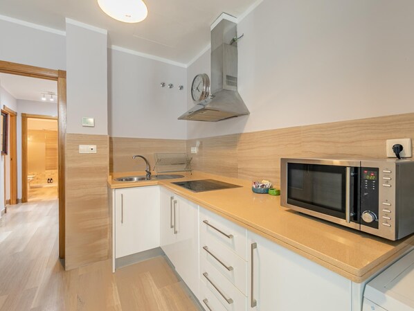 Fridge, microwave, oven, coffee/tea maker