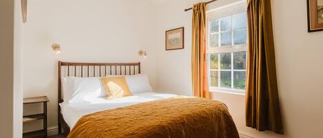 1 bedroom, desk, free WiFi, bed sheets