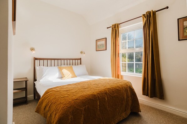 1 dormitorio, escritorio, wifi gratis y ropa de cama