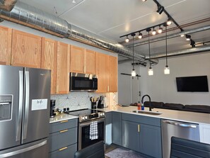 Fridge, microwave, oven, stovetop - Rooftop Hot Tubs Eastside 221 Traverse City (Traverse City)