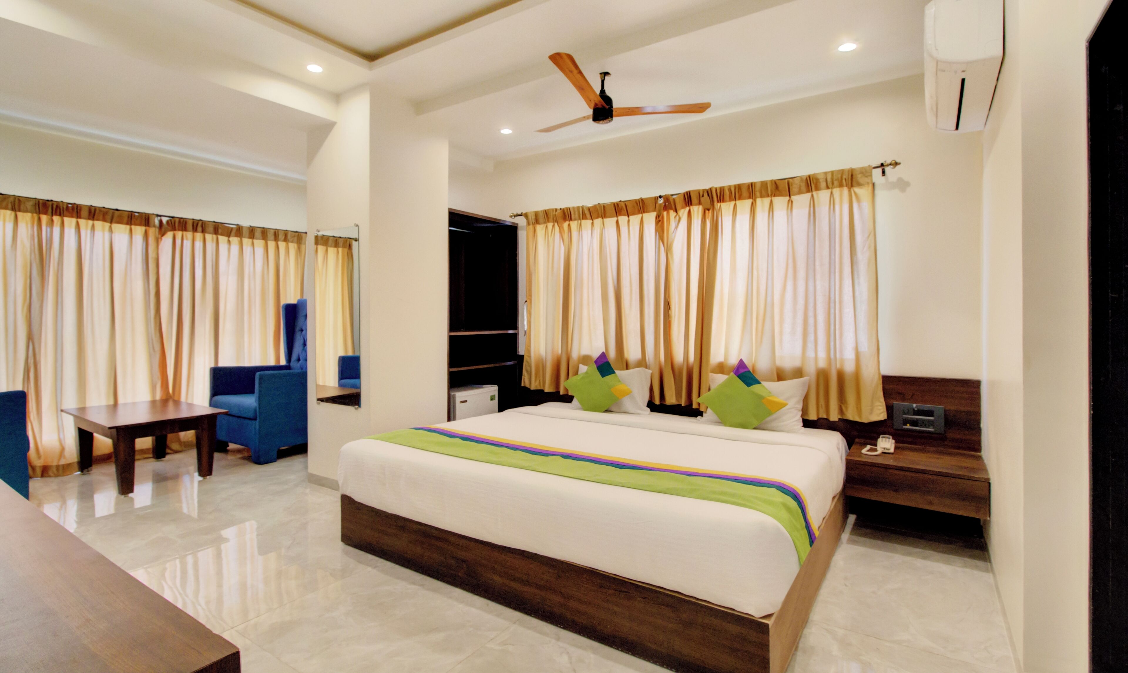 行政雙人房 | 書桌